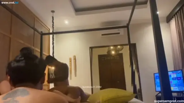 Percakapan Pesta Sex Gangbang 1 Cewek Digilir 4 Cowok 27 Menit